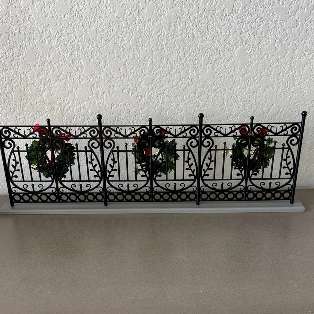Traditions by Byers’ Choice Christmas Decorative Fence w/ Wreaths – NIB - Picture 4 of 7